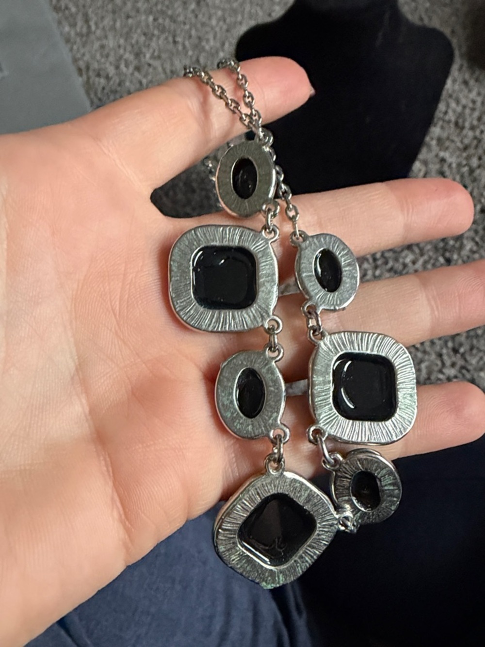 Black Costume Jewelry Stone Silver Necklace - Picture 6 of 6